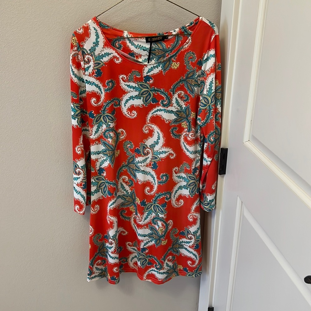 Lovely spring/summer dress. Super soft stretchy material. NWT size large